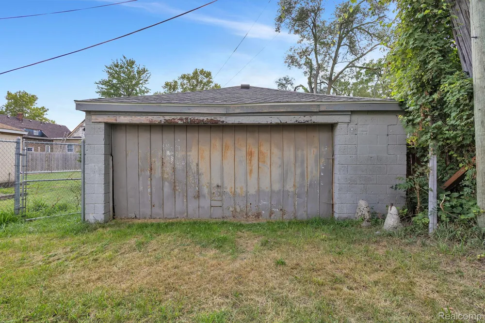 4450 Military Street Detroit City, MI 48210