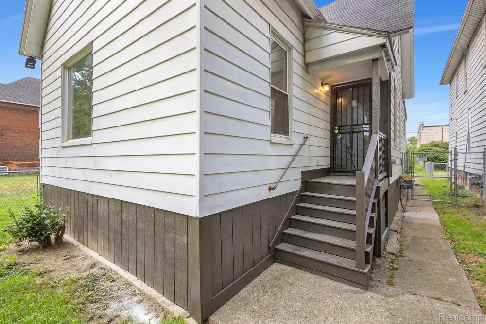 4450 Military Street Detroit City, MI 48210