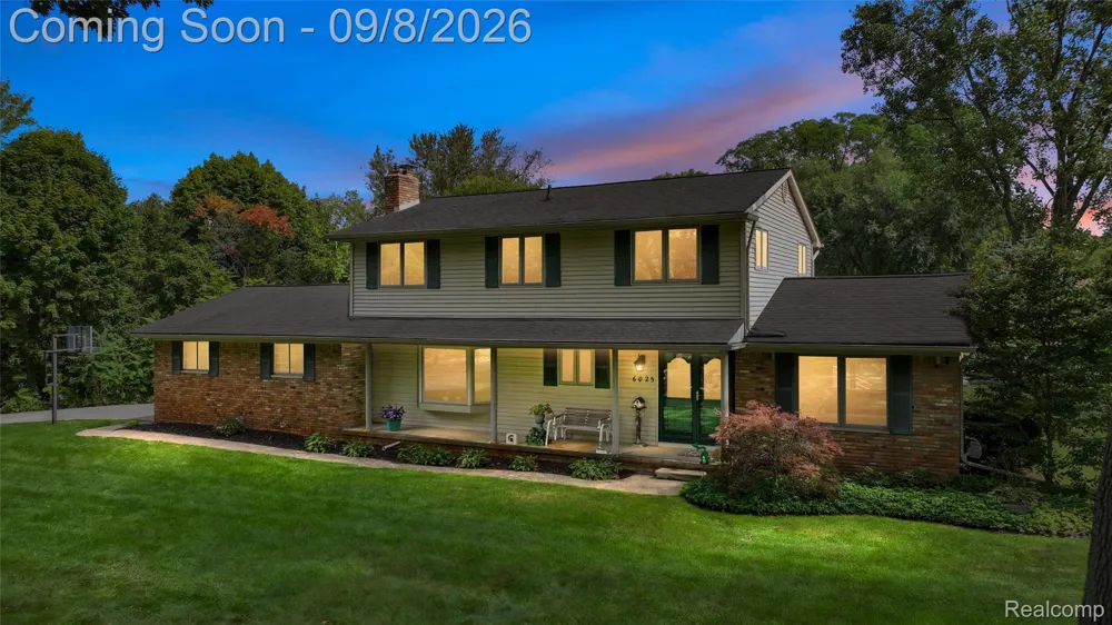 6025 Venice Drive Commerce Charter Township, MI 48382