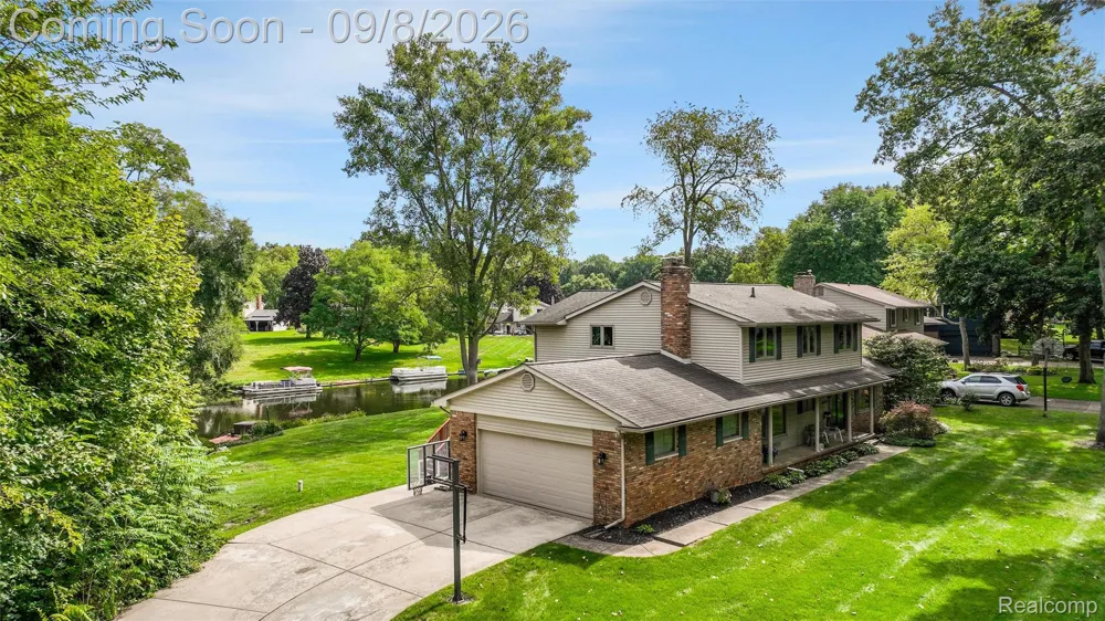 6025 Venice Drive Commerce Charter Township, MI 48382