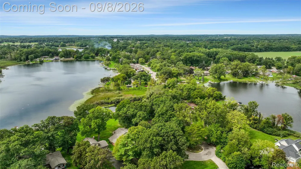 6025 Venice Drive Commerce Charter Township, MI 48382