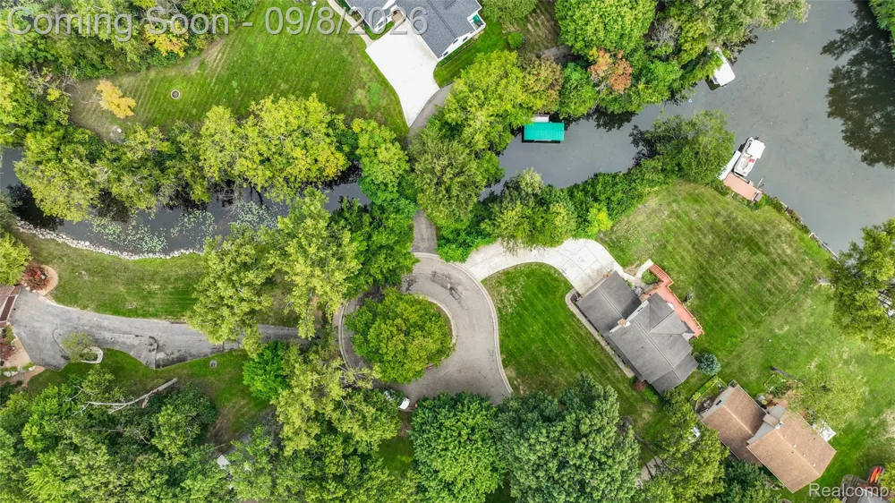 6025 Venice Drive Commerce Charter Township, MI 48382