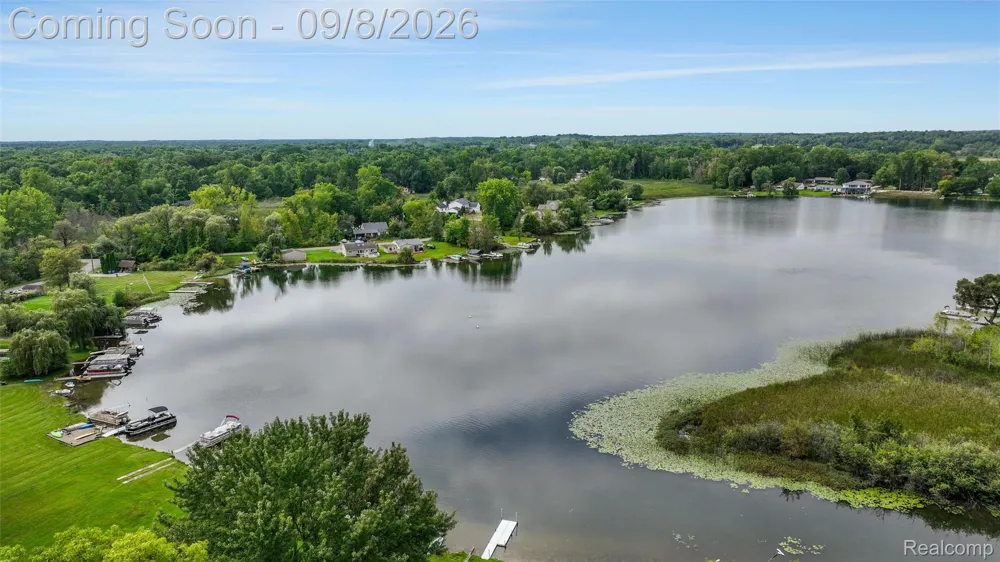 6025 Venice Drive Commerce Charter Township, MI 48382