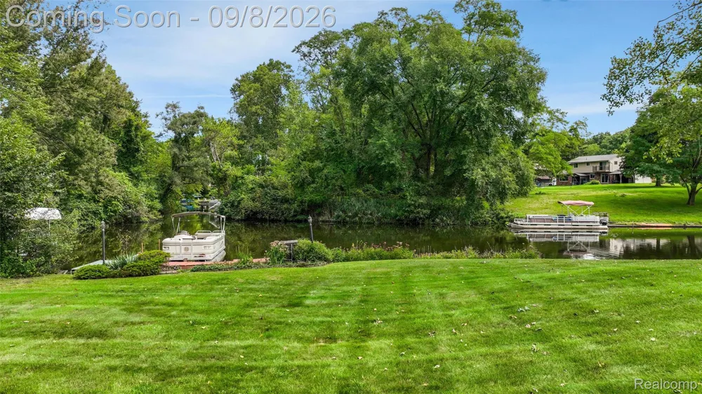 6025 Venice Drive Commerce Charter Township, MI 48382