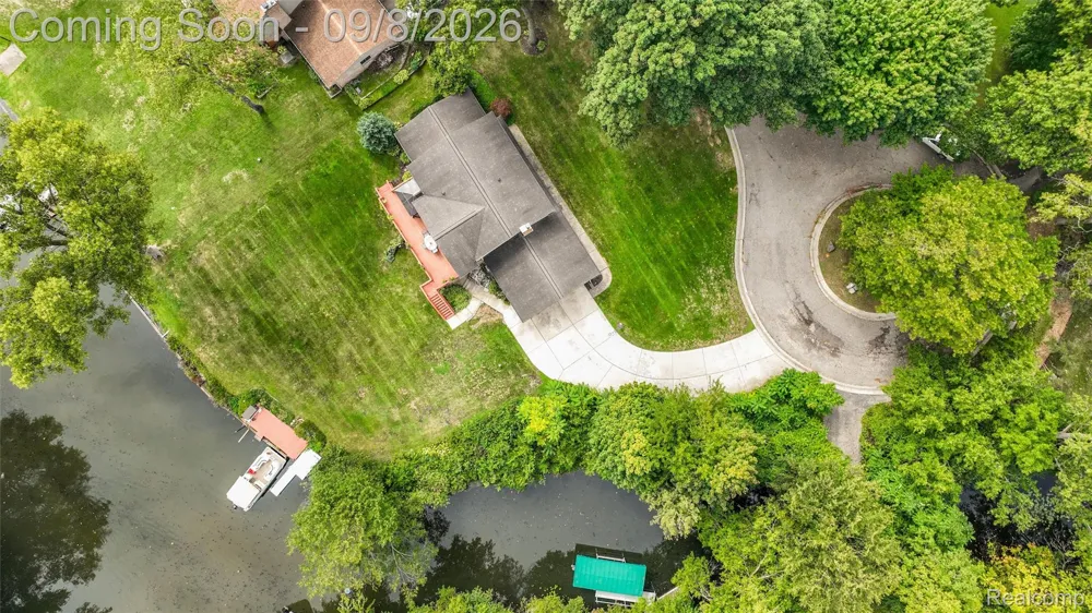 6025 Venice Drive Commerce Charter Township, MI 48382