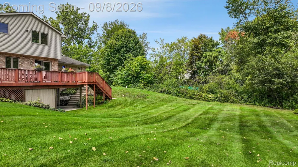 6025 Venice Drive Commerce Charter Township, MI 48382
