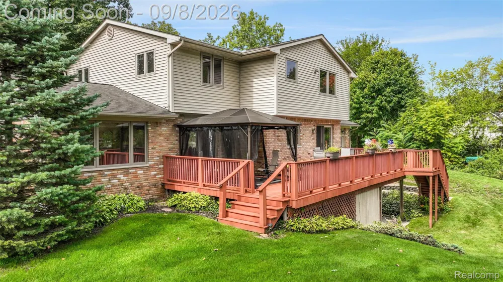 6025 Venice Drive Commerce Charter Township, MI 48382