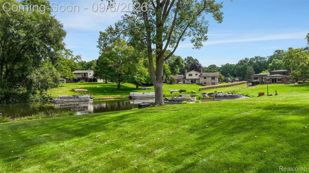 6025 Venice Drive Commerce Charter Township, MI 48382