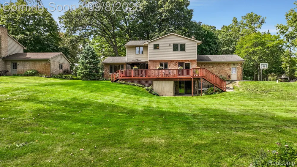 6025 Venice Drive Commerce Charter Township, MI 48382