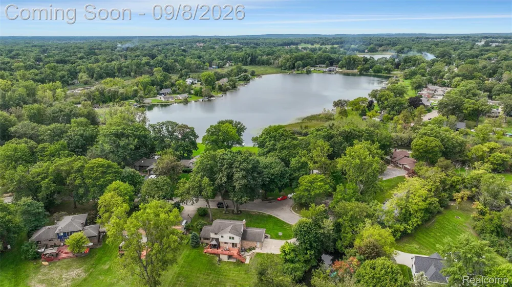6025 Venice Drive Commerce Charter Township, MI 48382
