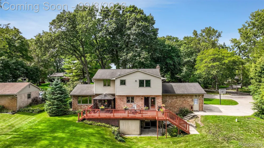 6025 Venice Drive Commerce Charter Township, MI 48382