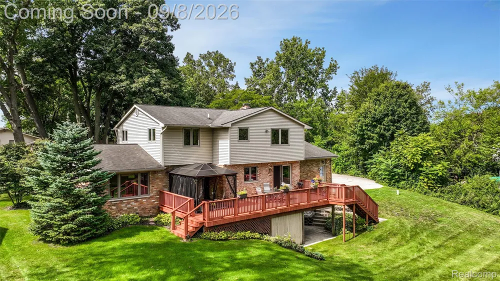 6025 Venice Drive Commerce Charter Township, MI 48382