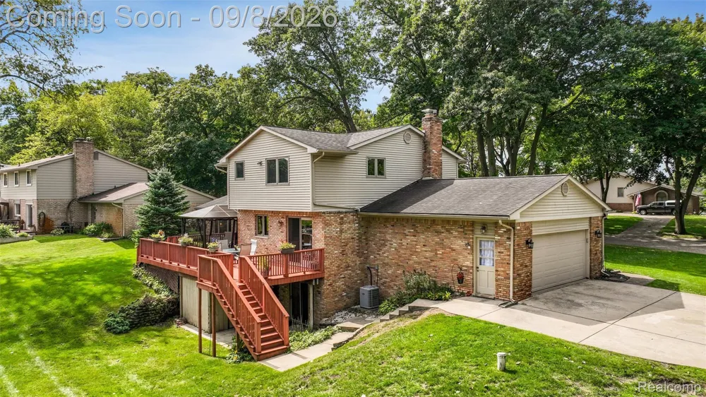 6025 Venice Drive Commerce Charter Township, MI 48382