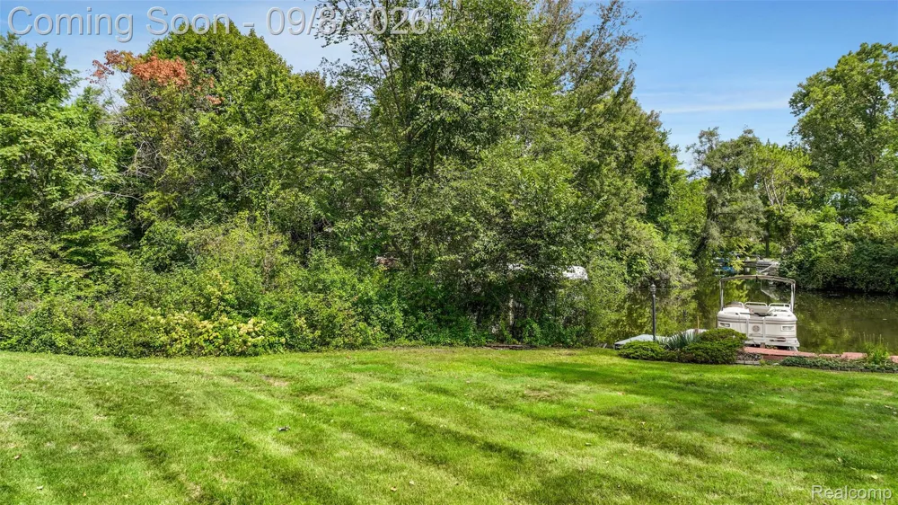 6025 Venice Drive Commerce Charter Township, MI 48382