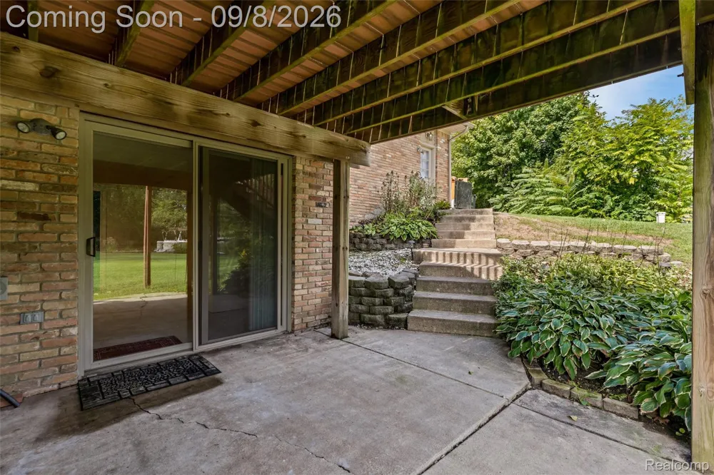 6025 Venice Drive Commerce Charter Township, MI 48382