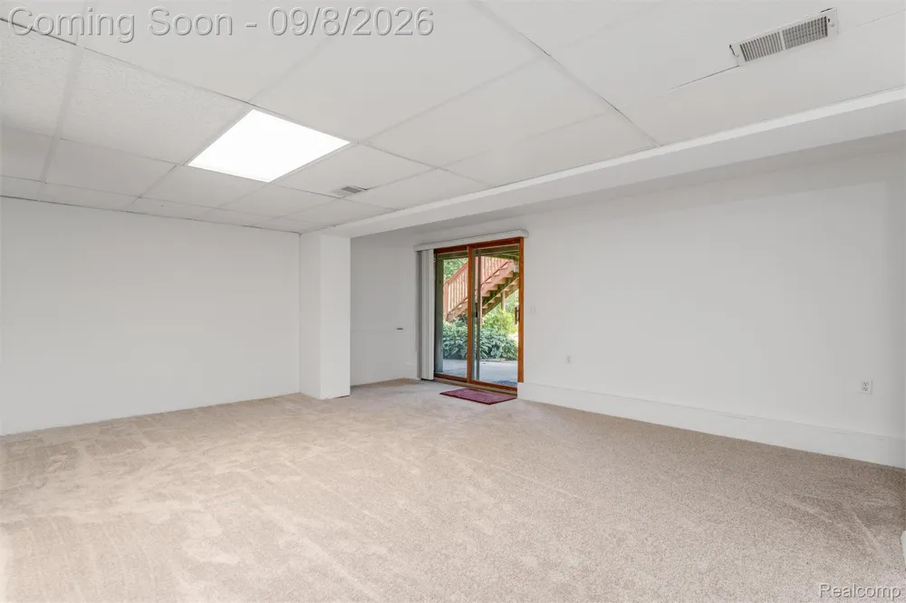 6025 Venice Drive Commerce Charter Township, MI 48382