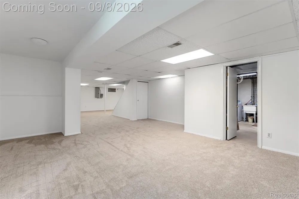 6025 Venice Drive Commerce Charter Township, MI 48382