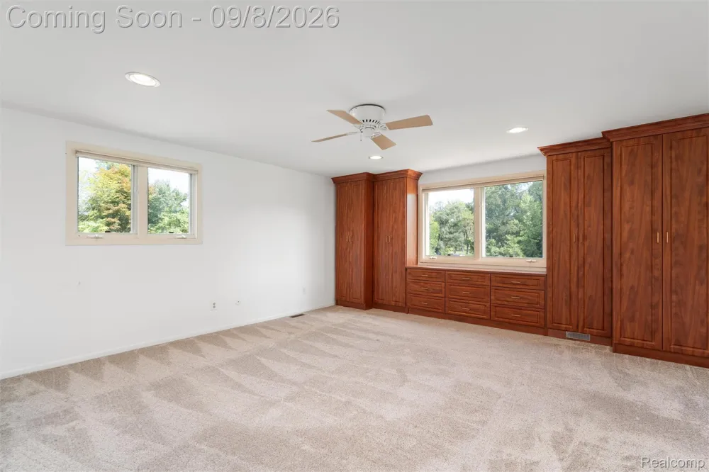 6025 Venice Drive Commerce Charter Township, MI 48382