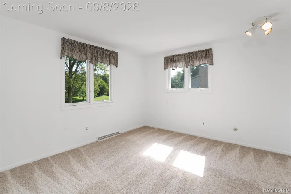 6025 Venice Drive Commerce Charter Township, MI 48382