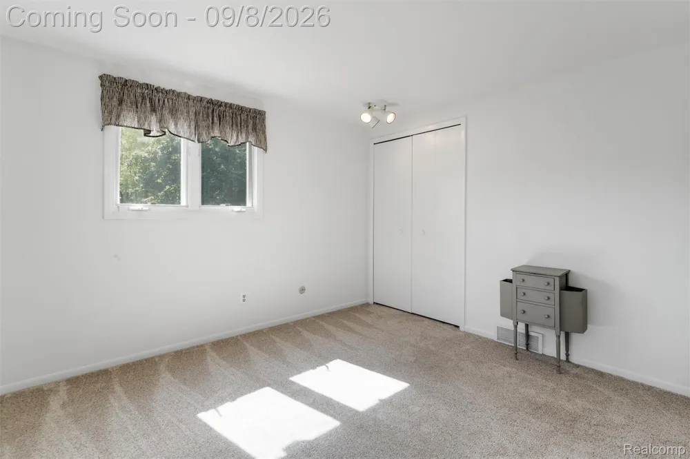 6025 Venice Drive Commerce Charter Township, MI 48382