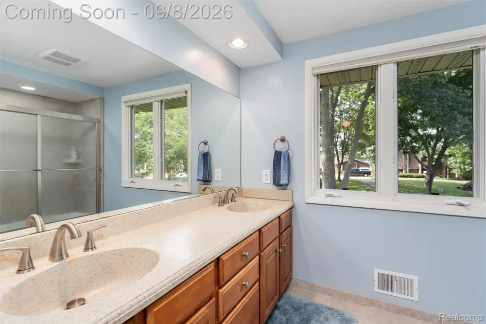 6025 Venice Drive Commerce Charter Township, MI 48382