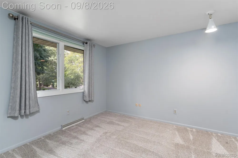 6025 Venice Drive Commerce Charter Township, MI 48382