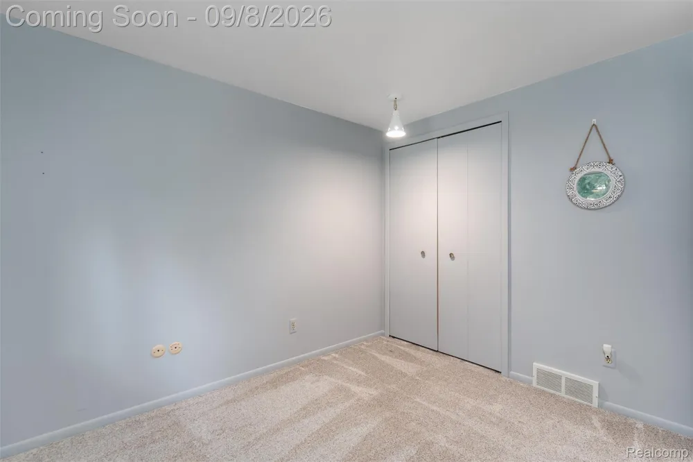 6025 Venice Drive Commerce Charter Township, MI 48382