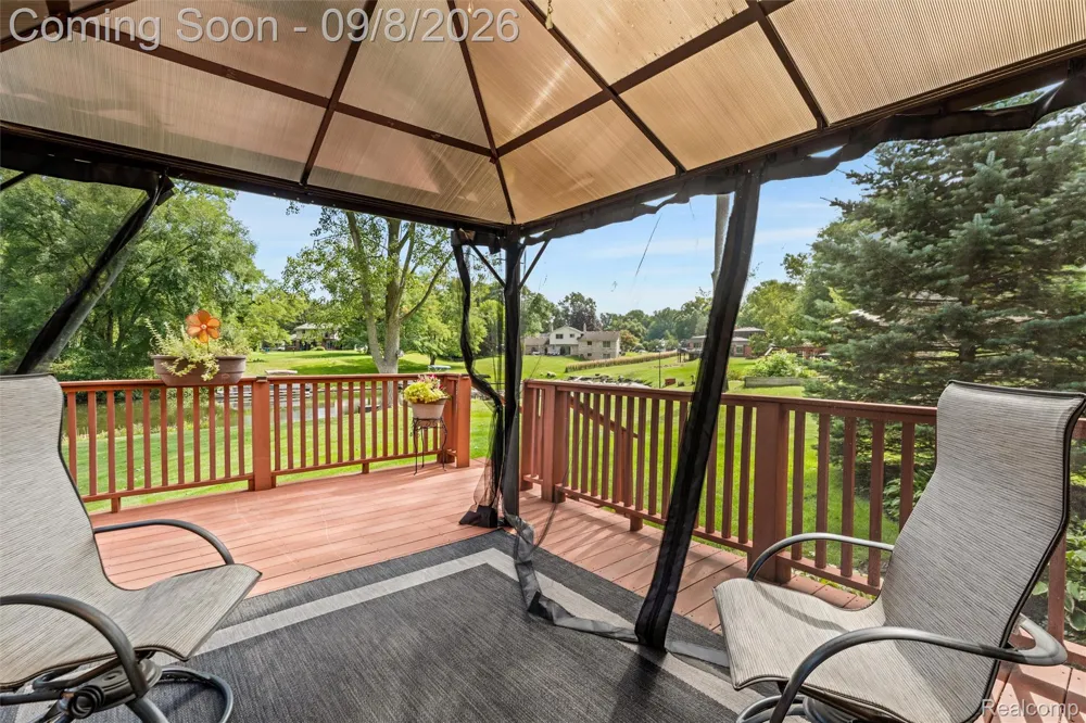 6025 Venice Drive Commerce Charter Township, MI 48382