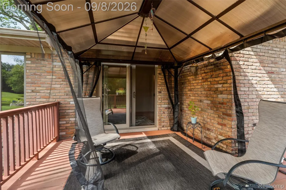 6025 Venice Drive Commerce Charter Township, MI 48382
