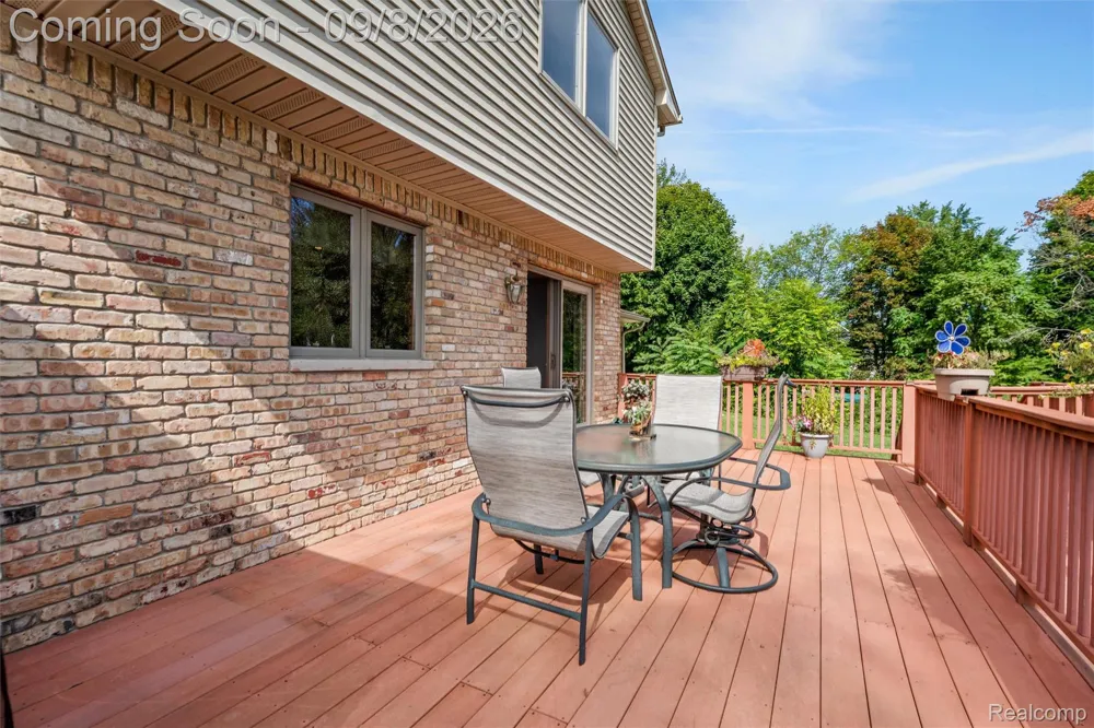 6025 Venice Drive Commerce Charter Township, MI 48382