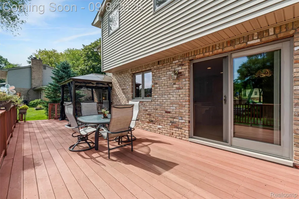 6025 Venice Drive Commerce Charter Township, MI 48382