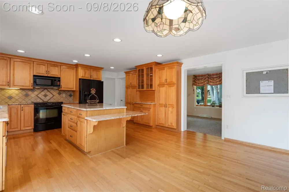 6025 Venice Drive Commerce Charter Township, MI 48382
