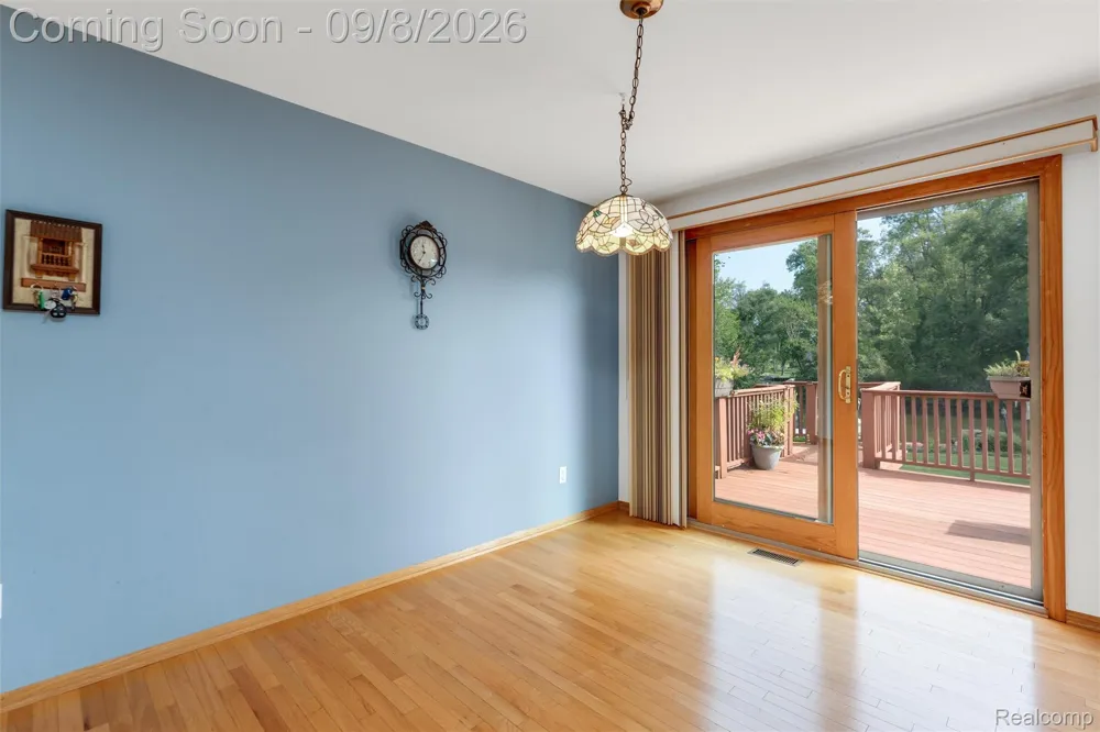 6025 Venice Drive Commerce Charter Township, MI 48382