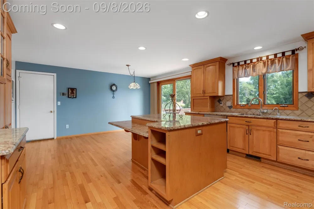 6025 Venice Drive Commerce Charter Township, MI 48382