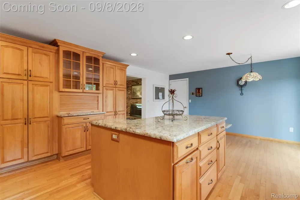 6025 Venice Drive Commerce Charter Township, MI 48382