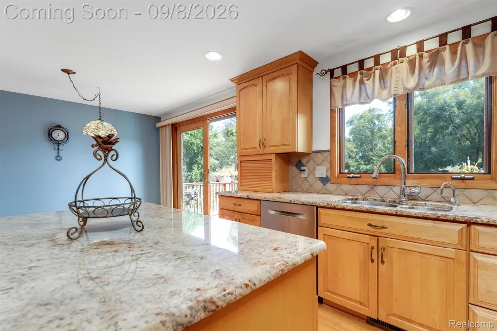 6025 Venice Drive Commerce Charter Township, MI 48382