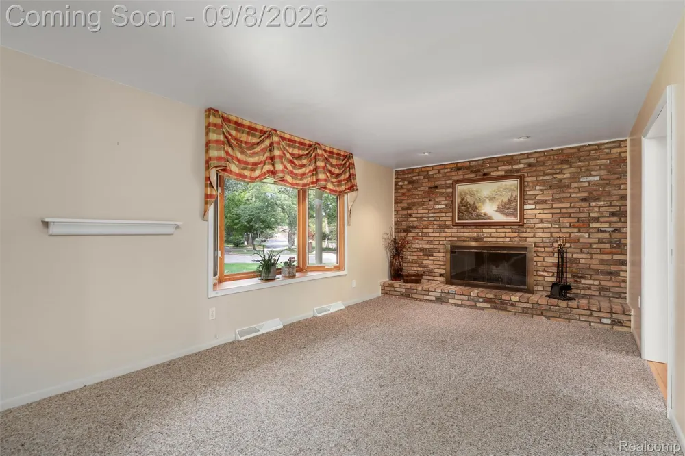 6025 Venice Drive Commerce Charter Township, MI 48382