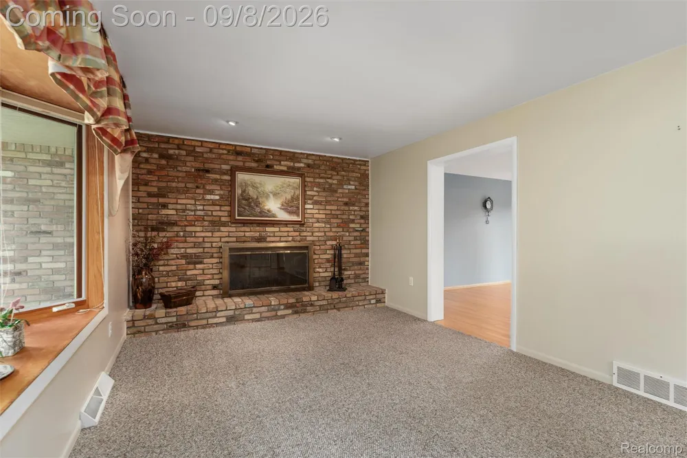 6025 Venice Drive Commerce Charter Township, MI 48382