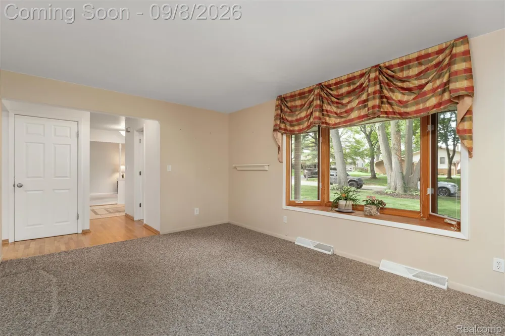 6025 Venice Drive Commerce Charter Township, MI 48382