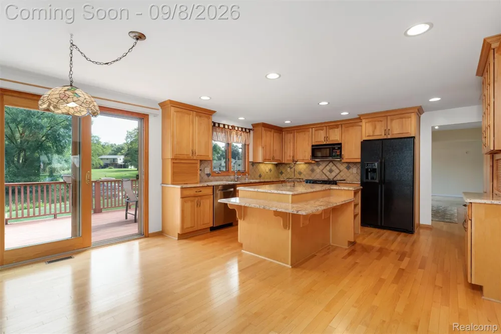 6025 Venice Drive Commerce Charter Township, MI 48382