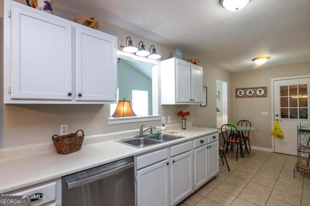 6663 Pine Ridge CIR Blackshear, GA 31516