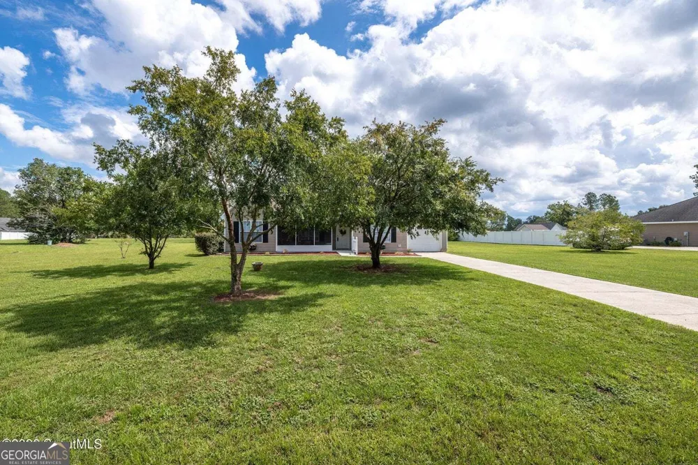 6663 Pine Ridge CIR Blackshear, GA 31516