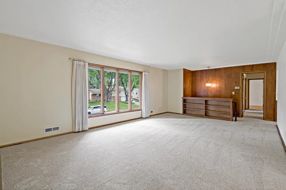 5921 Wisconsin Circle New Hope, MN 55428