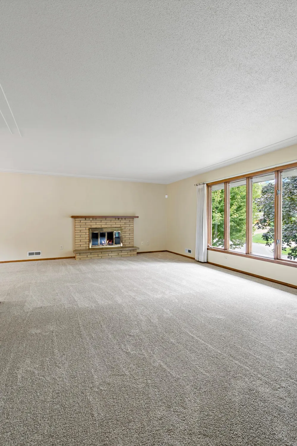 5921 Wisconsin Circle New Hope, MN 55428