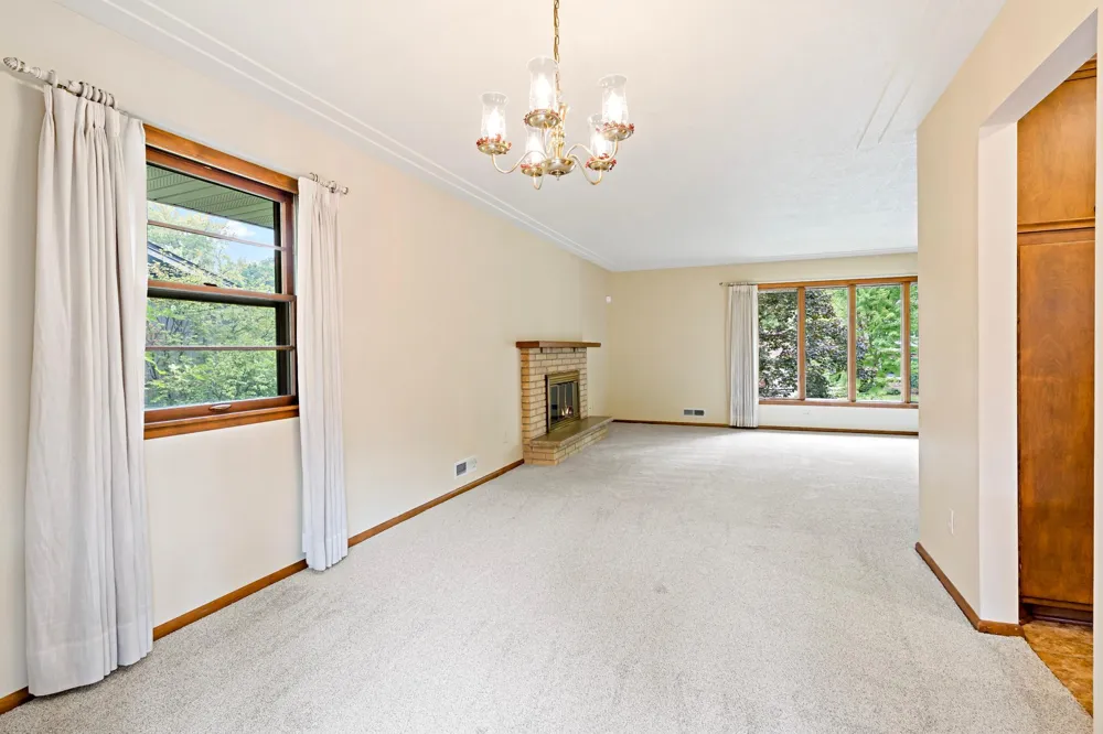 5921 Wisconsin Circle New Hope, MN 55428