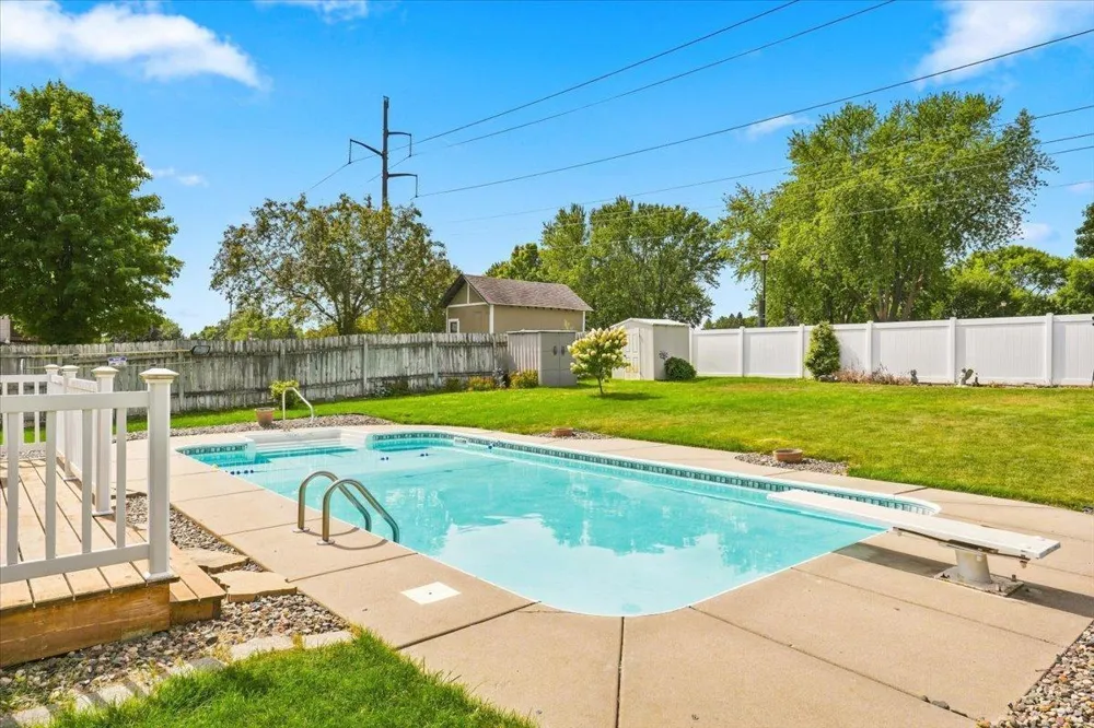 7474 Jeffery Lane S Cottage Grove, MN 55016