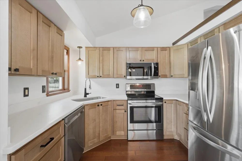 7474 Jeffery Lane S Cottage Grove, MN 55016