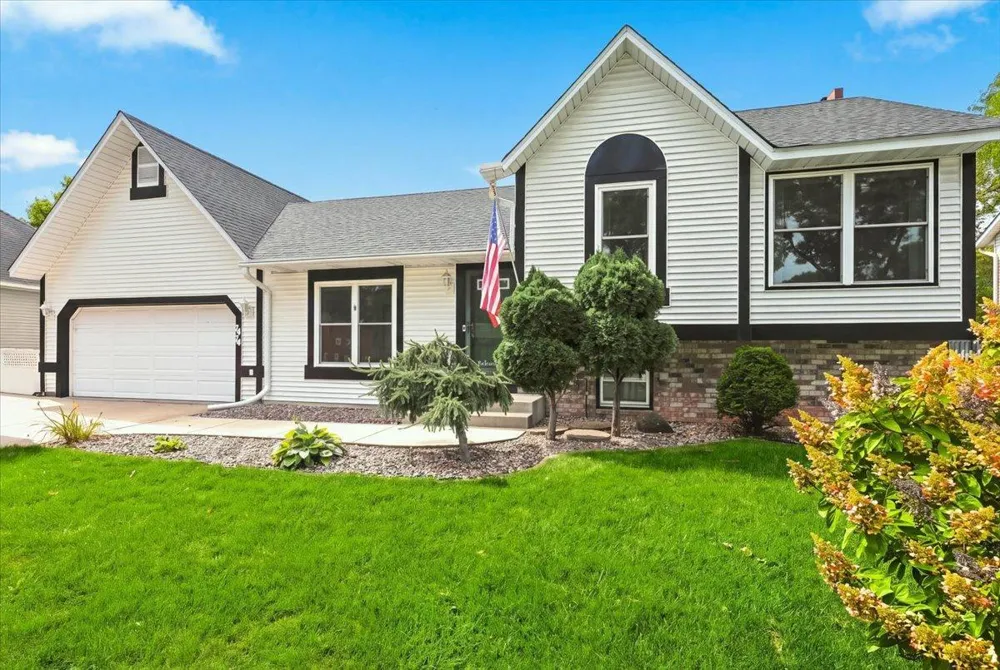 7474 Jeffery Lane S Cottage Grove, MN 55016