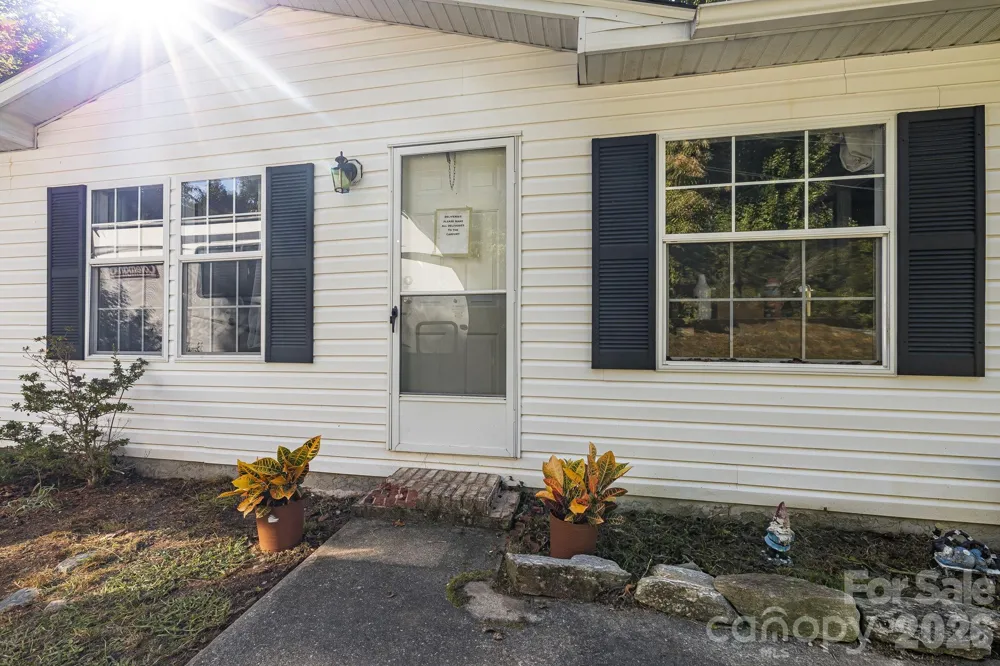 96 Fallswood Court Hendersonville, NC 28739