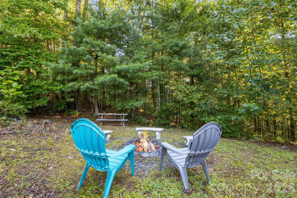 96 Fallswood Court Hendersonville, NC 28739